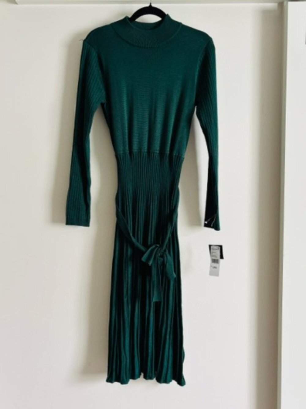 Sandra Darren Women's Tie-Front Pleated Mock-Neck Sweater Dress size large